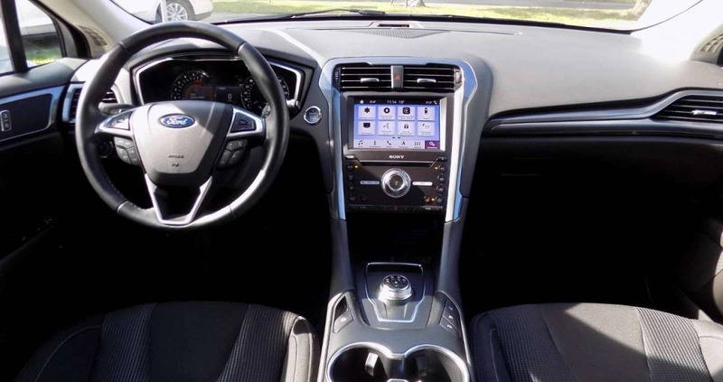 Ford Mondeo cena 104900 przebieg: 48500, rok produkcji 2019 z Szczecin małe 742